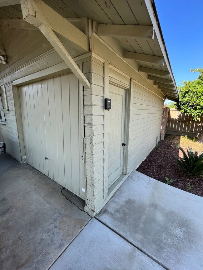 Building Photo - Beautiful Visalia Home Available Now!