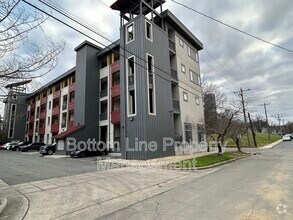 Building Photo - 514 W 10th St