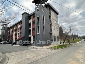 Building Photo - 514 W 10th St