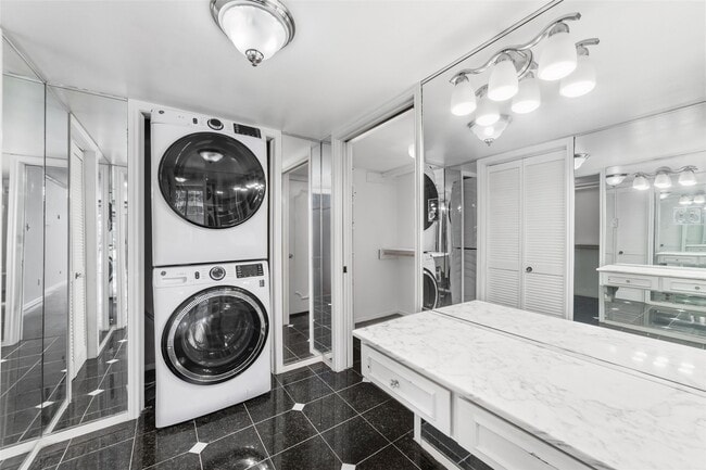 Foto del edificio - 5050 Ambassador Way