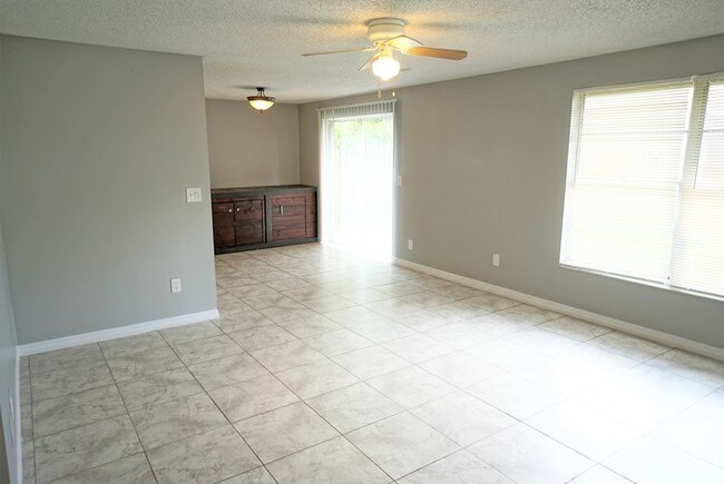 Building Photo - 3-Bed, 2-Bath, 1-Car Garage in Northdale