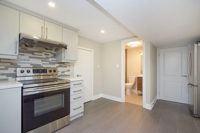 Building Photo - Contemporary 2-Bedroom, 2-Bath Legal Apartment for Rent in Oshawa