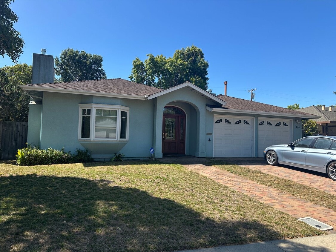 Primary Photo - Beautifully Appointed 4 Bed, 2.5 Bath Home...