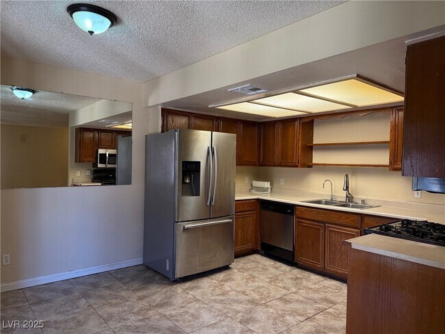 Foto del edificio - 5576 W Rochelle Ave.