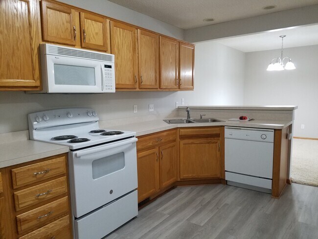 Foto del edificio - 2 Bedroom Plus Loft / 2 Bath Townhome