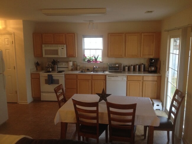 Foto del edificio - 3202 Pine Pointe St