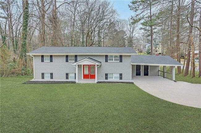 Photo - 1695 Line St House
