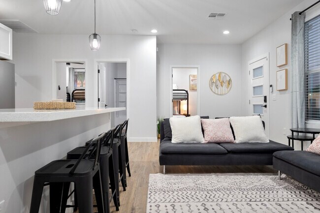 Foto del edificio - 275 Gateway Dr