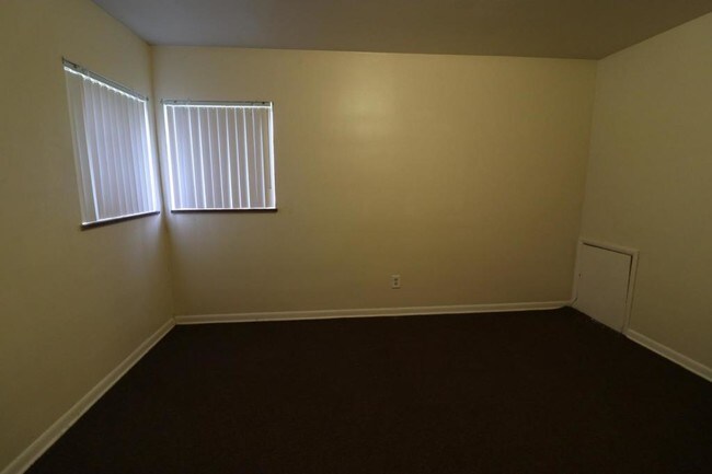 Building Photo - 4145 Ridge Road Unit #01