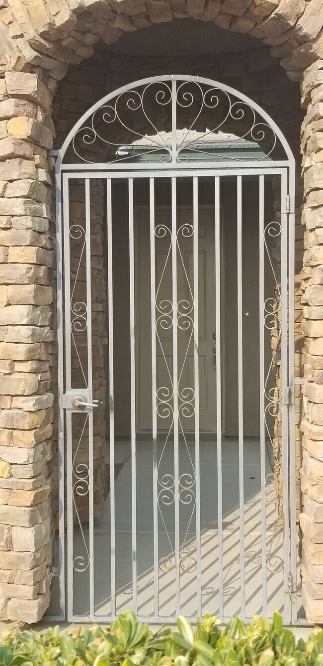 Foto del edificio - 6452 Centennial Rd