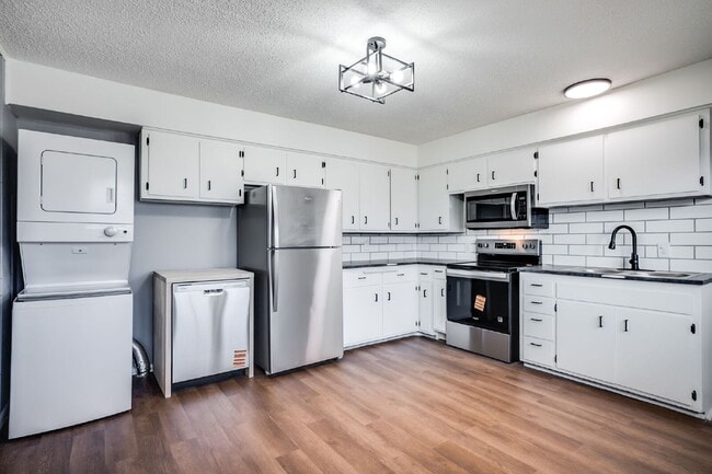 Building Photo - 1433 N Kokomo Ave