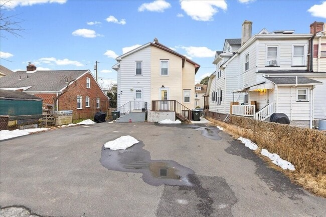 Building Photo - 505 Wood St