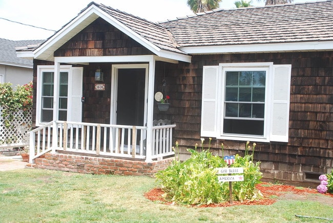 curb appeal! - 1636 Greenwood Ave
