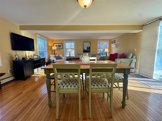 Foto del edificio - 1070 Town Harbor Ln