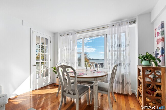 Building Photo - 71 Strawberry Hill Ave