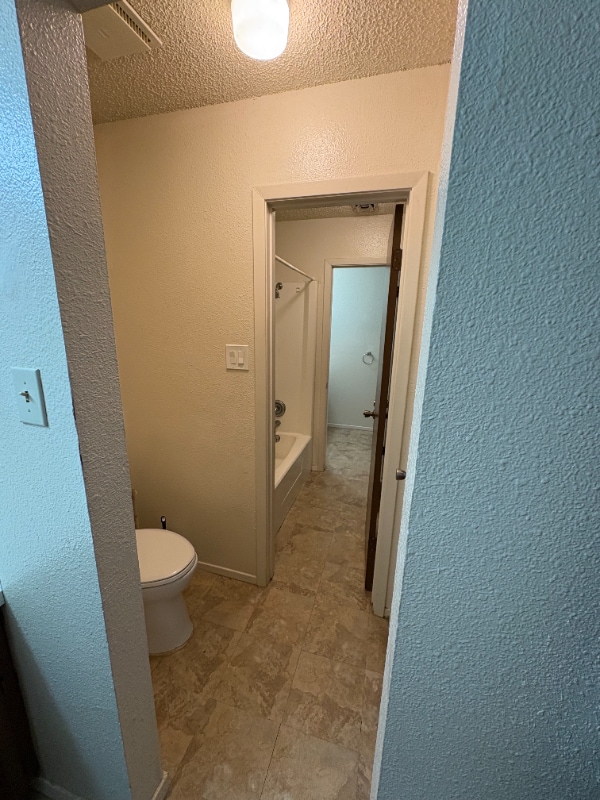 Building Photo - 321 Easy St