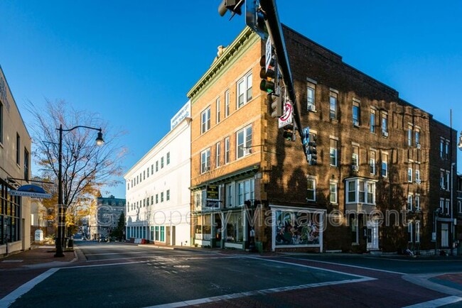 Foto del edificio - 95 N Main St