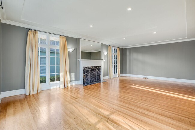 Building Photo - Coveted Piedmont 3+Bedroom Home