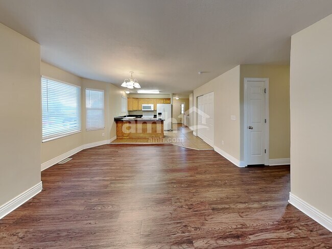 Foto del edificio - 1205 Princes Cir