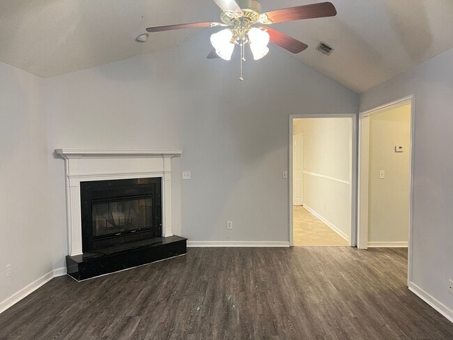 Building Photo - 2BD/2B Home on Leisure Lake