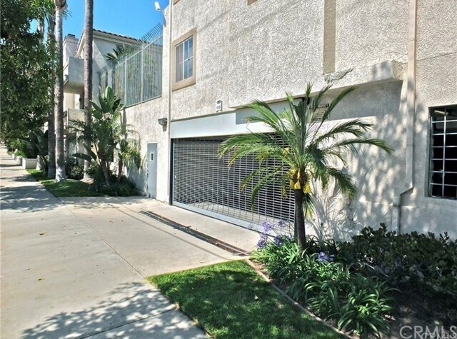 Building Photo - 3605 E Anaheim St