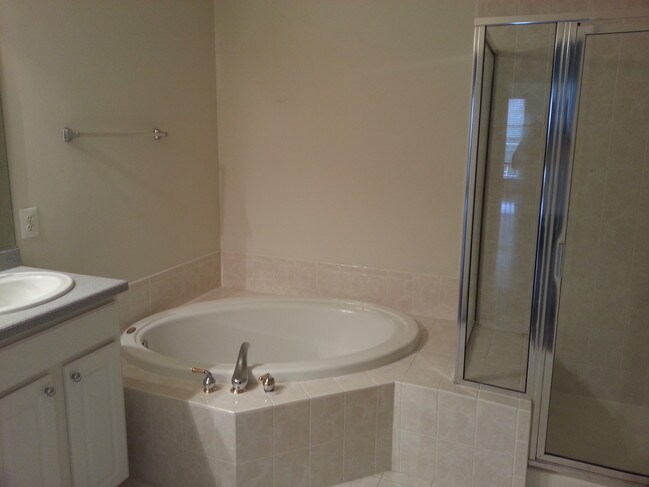 Foto del edificio - 305 Redland Blvd