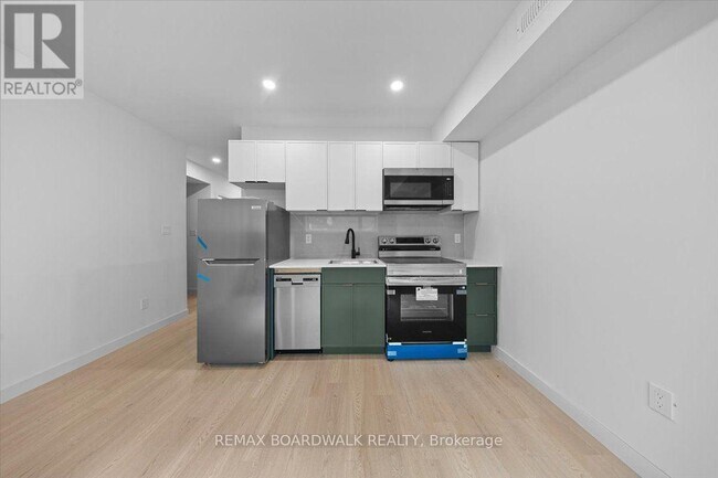 Building Photo - 315 Savard Ave