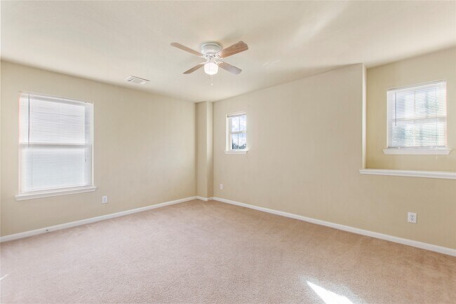 Foto del edificio - 5310 Meadow Canyon Dr