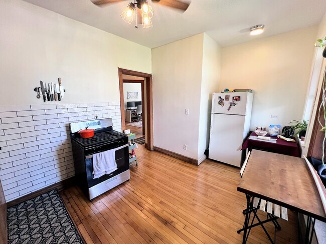 Foto del edificio - 3216 W Altgeld St