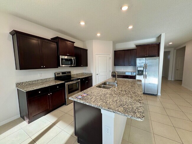 Foto del edificio - 13227 Waterleaf Garden Cir