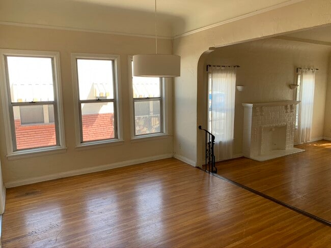 2203 office/bonus room - 2203 S Harcourt Ave