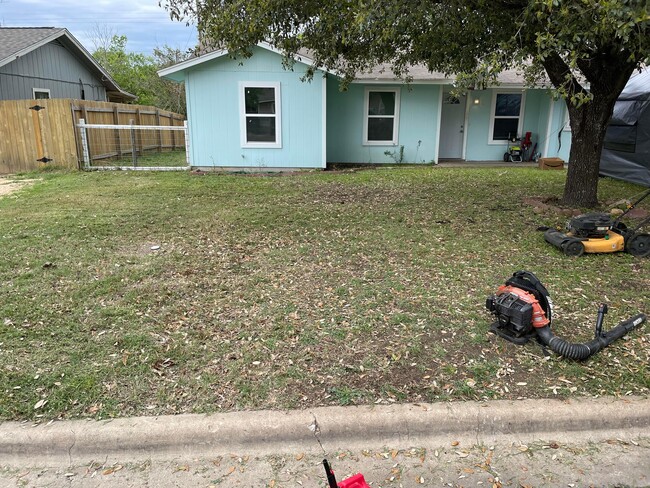 Front - 703 Mockingbird Ln