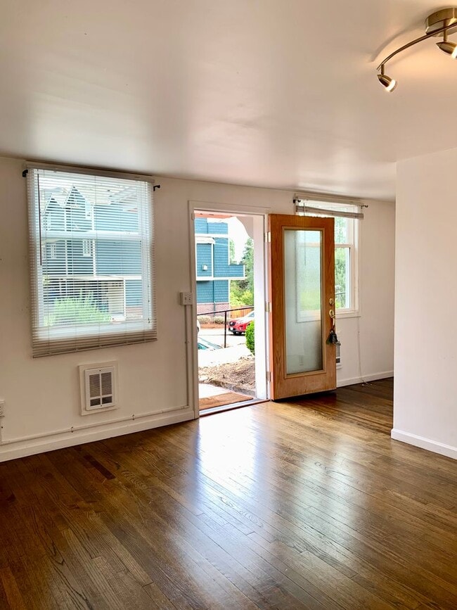 Building Photo - FAIRYTALE OF 1819 LLC QUEEN ANNE