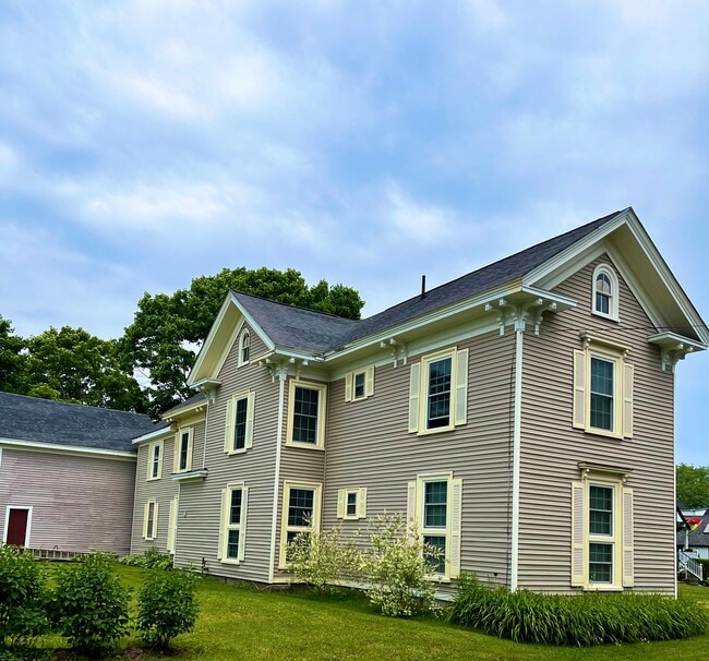 Building Photo - 61 Talbot Ave
