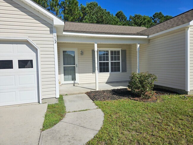 Foto del edificio - 3 bedroom, 2 bath home in the Neighborhoods of Holly Ridge Community