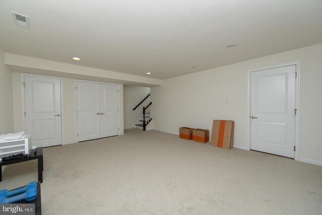Foto del edificio - 28 Regency Ct