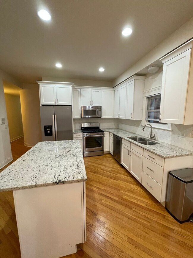 Foto del edificio - 1657 W Wrightwood Ave