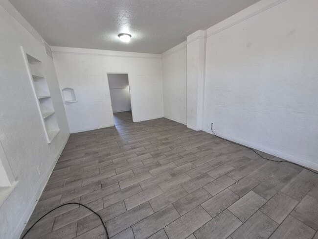 Building Photo - 383 S 7th Ave