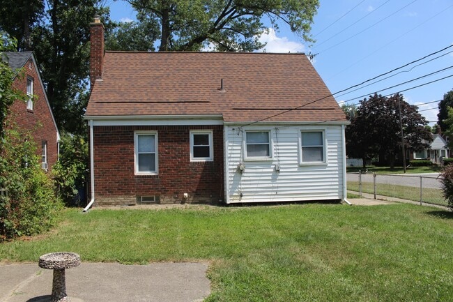 Building Photo - 960 Arlington St