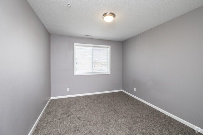 2BR, 1BA - 999SF - Primary Bedroom - Park Plaza Apartments
