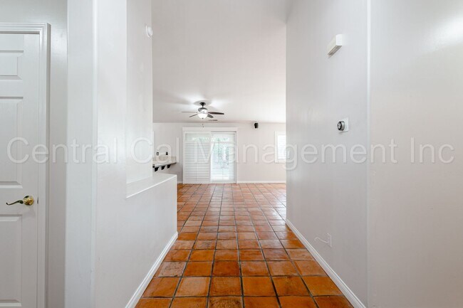 Building Photo - 3 Bedroom/2 Bath Home with Solar in the Desired Southwest - $2450 per Month!