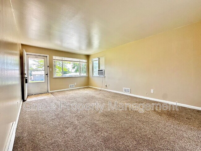 Foto del edificio - 8071 Knox Ct