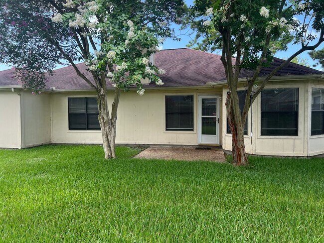 Foto del edificio - 5618 Village Arbour Dr