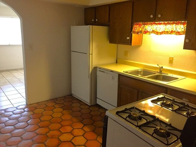 Foto del edificio - COMING SOON....CUTE TEMPE HOME ON NO OUTLET STREET!!