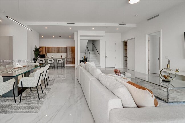 Building Photo - 17550 Collins Ave