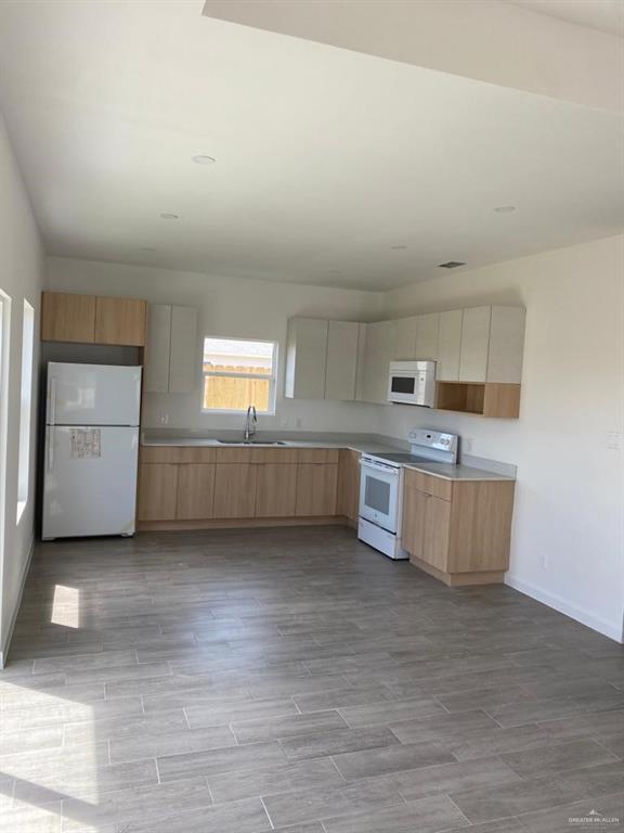 Building Photo - 1411 Lore Dr