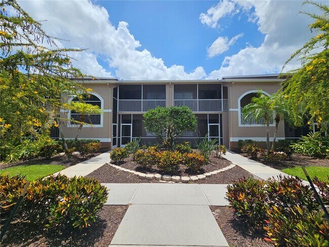 Foto del edificio - 5330 Hyland Hills Ave
