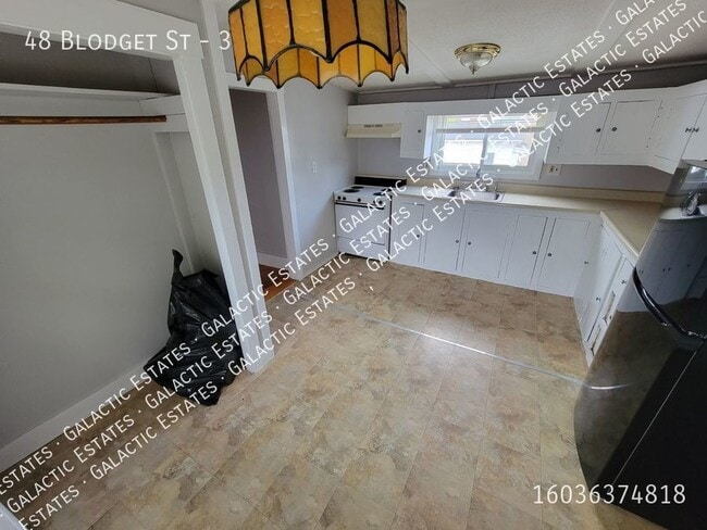 Building Photo - 2 bedroom 1 bath north end Manchester NH 3...