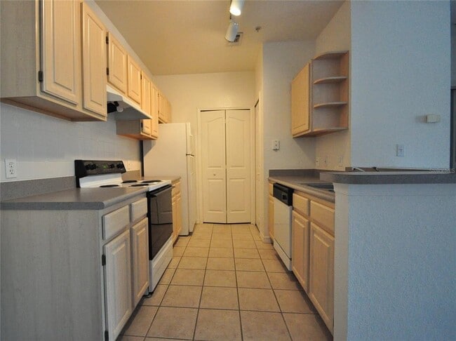 Building Photo - 5709 Legacy Crescent Pl