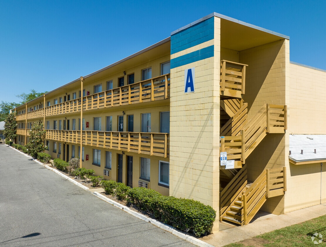 Building - Campus Walk